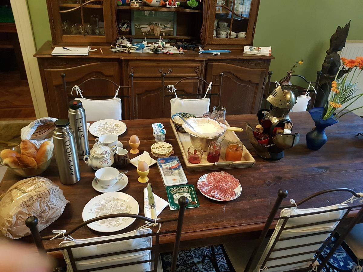 Chateau Lambert Moulinsart Hotel, Shuttle Airport, Long Term Parking, Snooker, Large Terrasse, Dinner, Breakfast Шарлероа Екстериор снимка