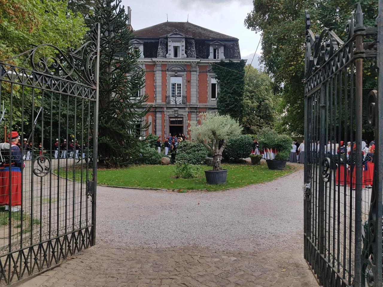 Chateau Lambert Moulinsart Hotel, Shuttle Airport, Long Term Parking, Snooker, Large Terrasse, Dinner, Breakfast Шарлероа Екстериор снимка